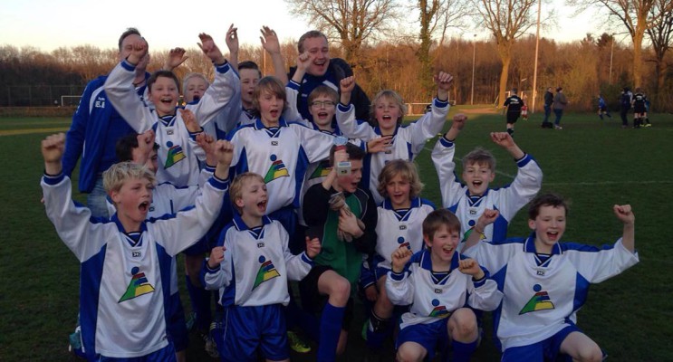 De Eskampen door naar regiofinale schoolvoetbal