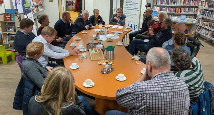 Harmonieus politiek Noordenveld keuvelt in bieb Peize