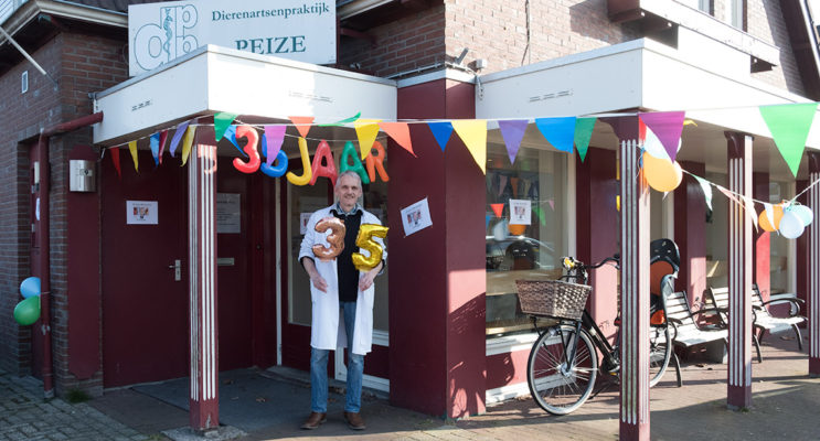 Hendrik Harders 35 jaar dierenarts in Peize