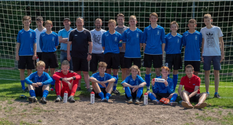 Kampioen Peize JO15-1 sluit competitie in stijl af