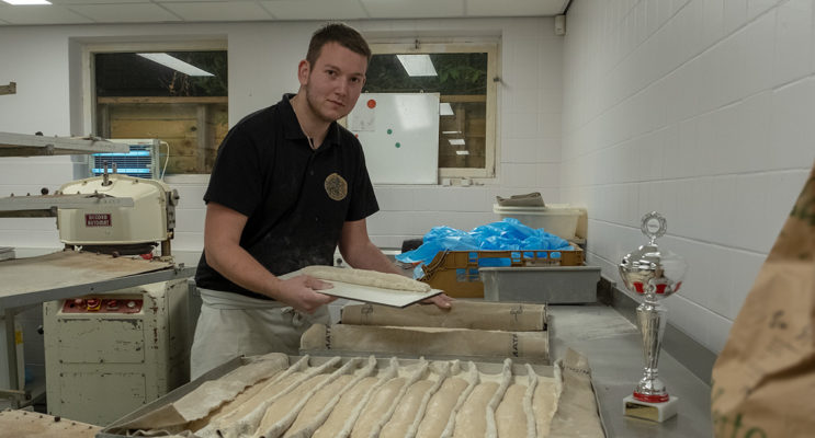 Eerste prijs voor Cor Hofman, desembakker bij bakkerij van Esch