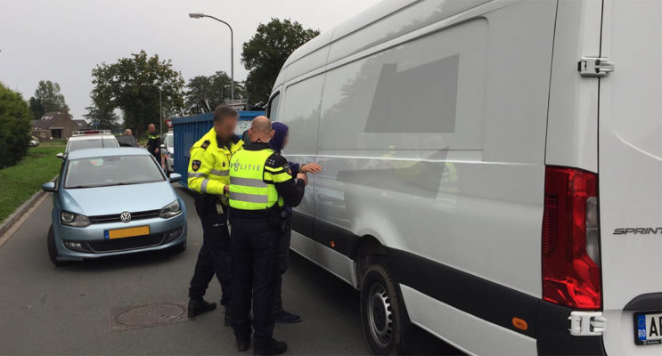 Aangehouden personen niet langer verdacht van diefstal en Peizenaar veroordeeld tot celstraf, zie.