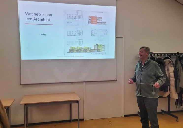 architect henk haagsma in peizer collegetour